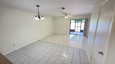 4003 Oak Limb Ct in Tampa, FL - Building Photo - Building Photo