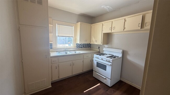 property at 1624 Holman St