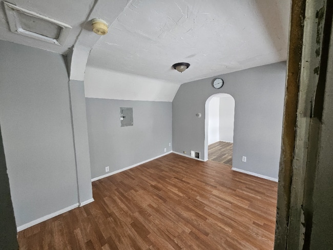 3209 Saratoga Ave in Cleveland, OH - Foto de edificio - Building Photo