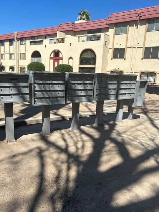 451 W Yucca Ct, Unit 218 in Tucson, AZ - Building Photo