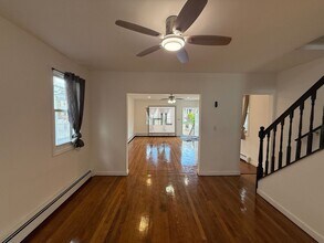 LOCKMAN AVENUE, Unit 1 in Staten Island, NY - Building Photo - Building Photo