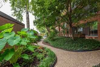 4570 Laclede Ave, Unit 4570 Laclede Ave Apt 308 in St. Louis, MO - Building Photo - Building Photo