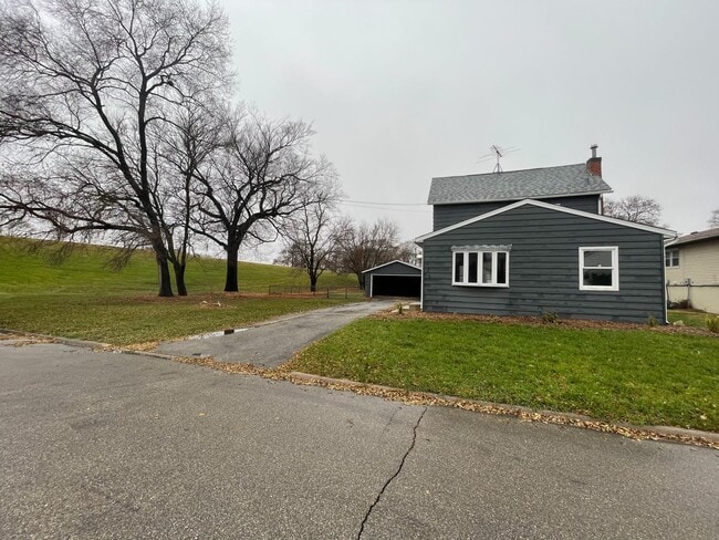 123 Ash St in Waterloo, IA - Building Photo - Building Photo