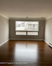 305 E Drinker St in Dunmore, PA - Building Photo - Building Photo