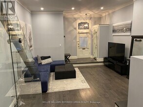 89 A Gloucester St in Toronto, ON - Building Photo - Building Photo