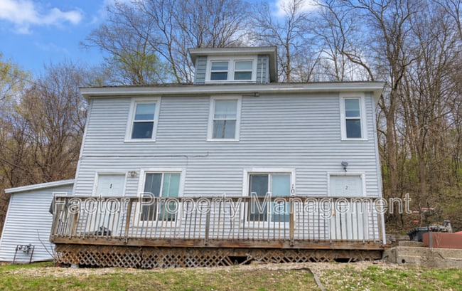 103 Locust St in Mankato, MN - Building Photo - Building Photo