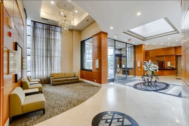 153 Beecroft Rd in Toronto, ON - Building Photo - Building Photo