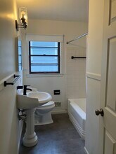 3802 Burton Ave, Unit Lower in Toledo, OH - Foto de edificio - Building Photo