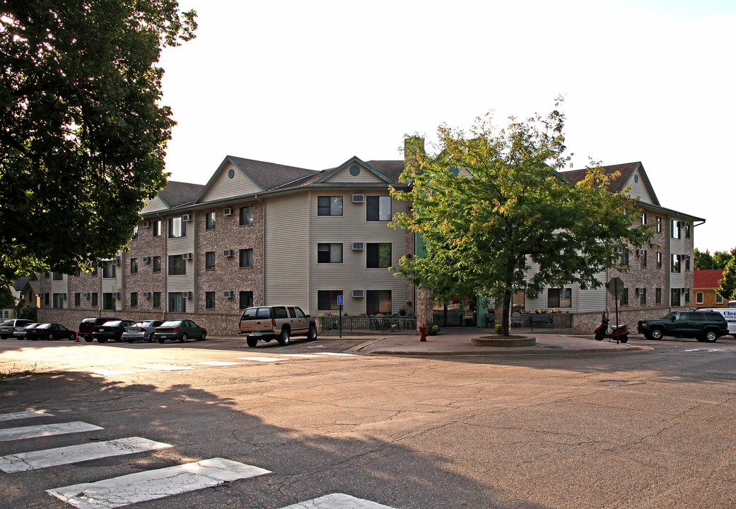 Townsquare Apartments in Chaska, MN - Building Photo