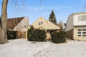 5240 Lee St, Unit 5213 in Skokie, IL - Building Photo - Building Photo