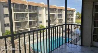 9395 Pennsylvania Ave in Bonita Springs, FL - Building Photo