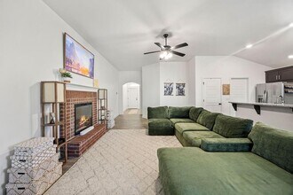 6007 NW Hoover St in Bentonville, AR - Building Photo - Building Photo