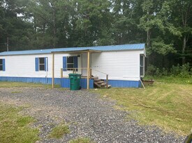 1922 Churchill Rd in Townsend, GA - Building Photo