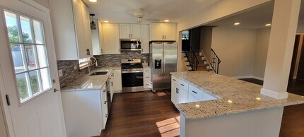 608 Trent Ln in Schaumburg, IL - Building Photo - Building Photo
