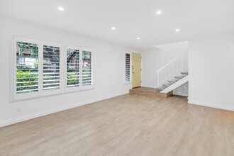 1278 Stonewood Ct in Los Angeles, CA - Building Photo - Building Photo