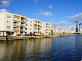 3944 NE 167th St in North Miami Beach, FL - Building Photo
