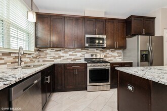 8121 Concord Ln in Justice, IL - Foto de edificio - Building Photo