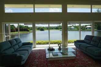 4511 King Palm Dr in Tamarac, FL - Building Photo - Building Photo