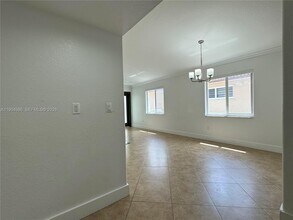2875 W 72nd Terrace in Hialeah, FL - Building Photo - Building Photo