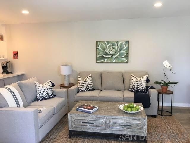 2305 Camino Del Mar in Del Mar, CA - Building Photo - Building Photo