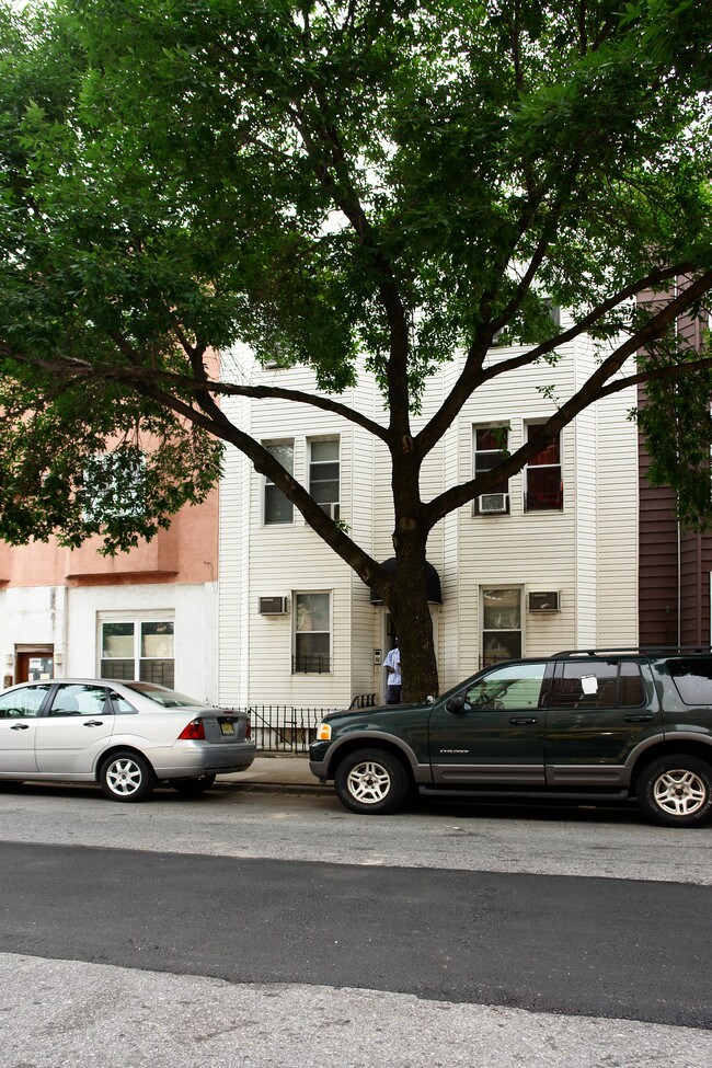 729 6th Ave in Brooklyn, NY - Foto de edificio - Building Photo