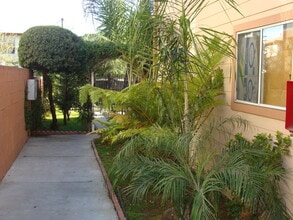 14223 Calvert St, Unit 4 in Los Angeles, CA - Building Photo - Building Photo