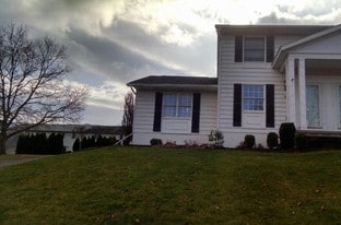 605 Peach View Ln in Duncansville, PA - Building Photo
