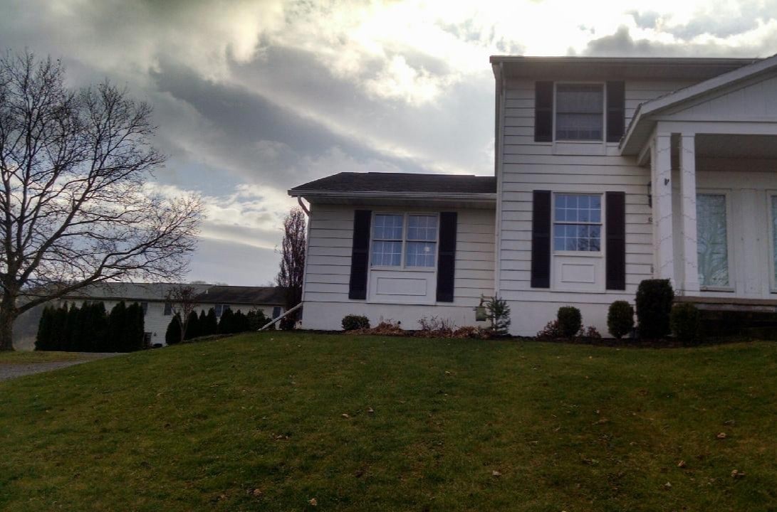 605 Peach View Ln in Duncansville, PA - Building Photo