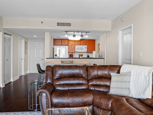 300 S Duval St, Unit 1205 in Tallahassee, FL - Building Photo - Building Photo