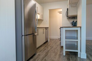 The Avalon Suites in Kitchener, ON - Building Photo