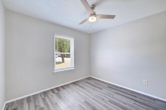 1404 Greenfield Dr in Round Rock, TX - Building Photo - Building Photo