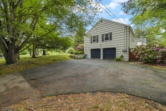4 Jensen Ct in Chatham Township, NJ - Building Photo - Building Photo