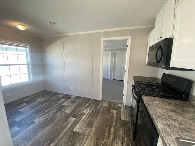 33 Lou Henry Ln in West Branch, IA - Building Photo - Building Photo