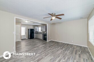 5810 Alanadale Dr in Louisville, KY - Building Photo - Building Photo