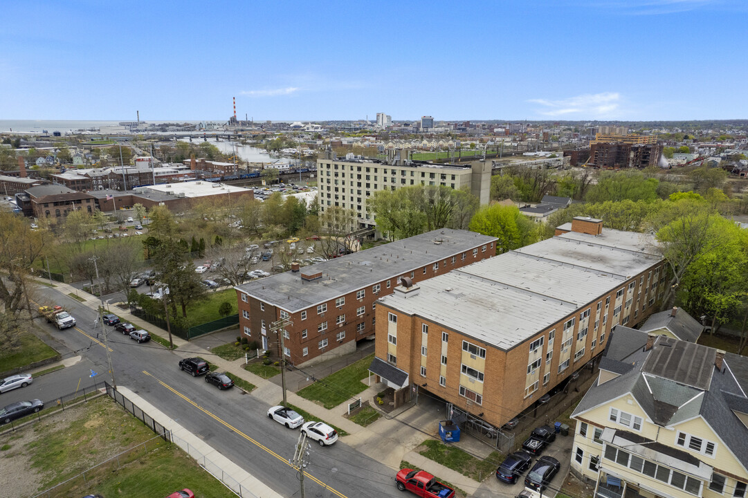 1525-1535 Central Ave in Bridgeport, CT - Building Photo