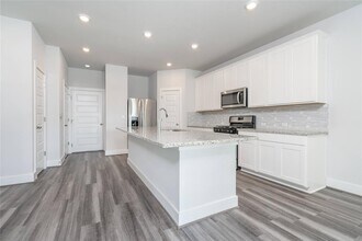 7213 Harmony Shoals Bnd in Austin, TX - Foto de edificio - Building Photo