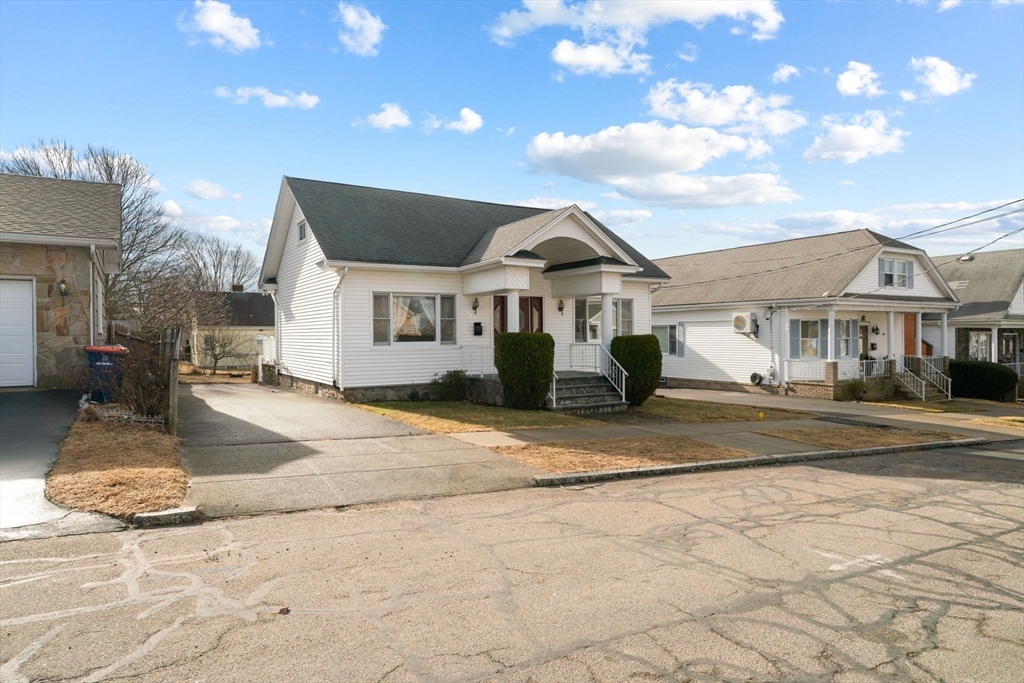 260 Aquidneck St in New Bedford, MA - Foto de edificio