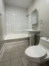 82 W 32nd St in Jacksonville, FL - Foto de edificio - Building Photo