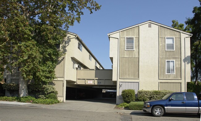 405 Susana St in Martinez, CA - Foto de edificio - Building Photo