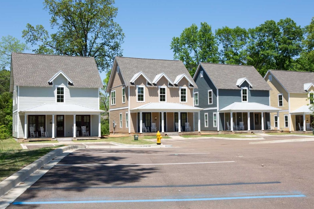 Traditions Townhomes | Student Housing in Oxford, MS - Foto de edificio