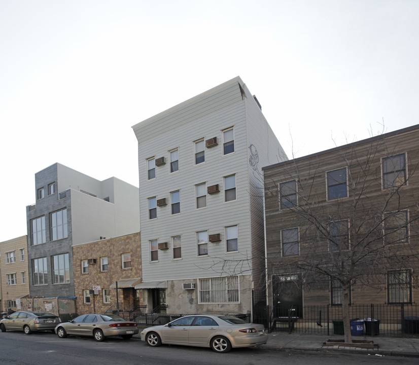 232 N Seventh St in Brooklyn, NY - Building Photo