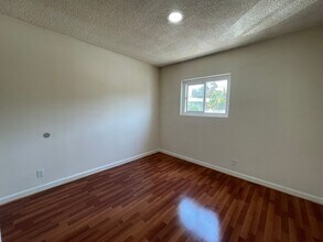 915 E Palmer Ave in Glendale, CA - Building Photo - Building Photo