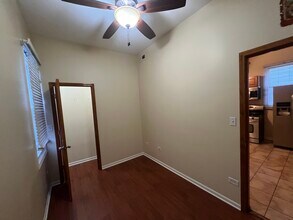 2028 N Hamlin Ave in Chicago, IL - Foto de edificio - Building Photo