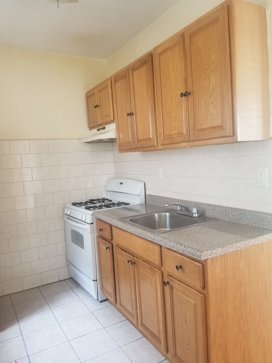 71 W 174th St in Bronx, NY - Building Photo