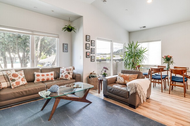 578 Kelly Ave in Half Moon Bay, CA - Building Photo - Building Photo