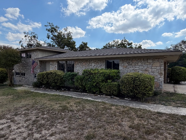 1236 E Live Oak Rd in Schertz, TX - Building Photo - Building Photo