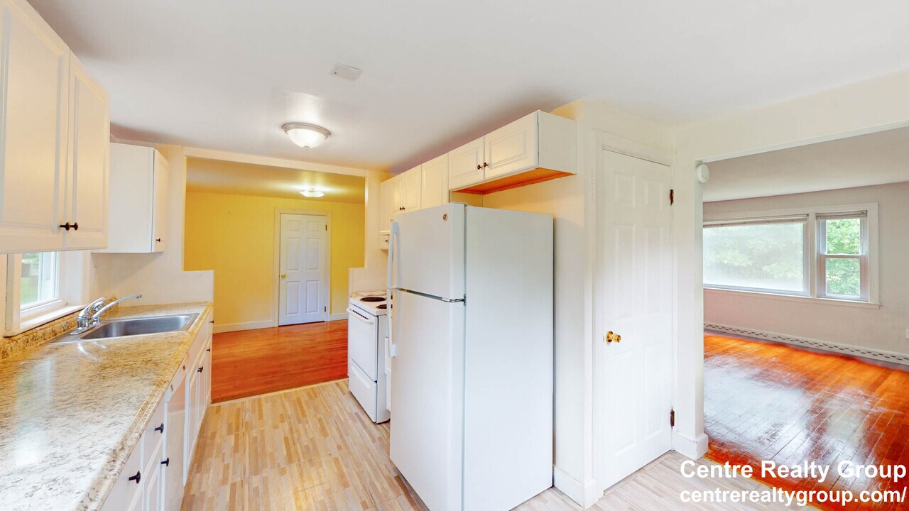 409 Dedham Ave in Needham, MA - Building Photo