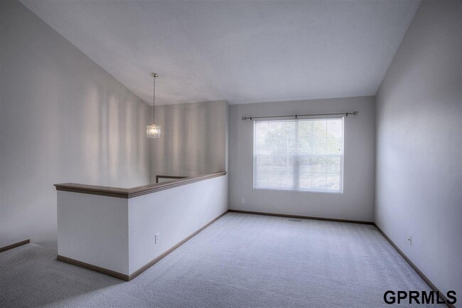 13520 Westport Cir in Bellevue, NE - Foto de edificio - Building Photo