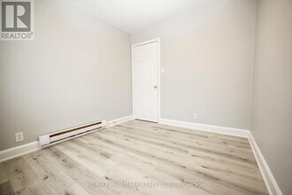37 Holland St W in Bradford West Gwillimbury, ON - Building Photo - Building Photo