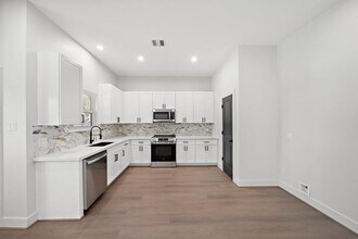 9609 Ashville Dr-Unit -A in Houston, TX - Building Photo - Building Photo